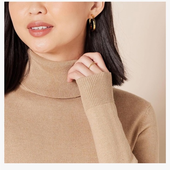 Amazon Essentials Women's Classic Lightweight Long-Sleeve Turtleneck Sweater - Picture 4 of 13
